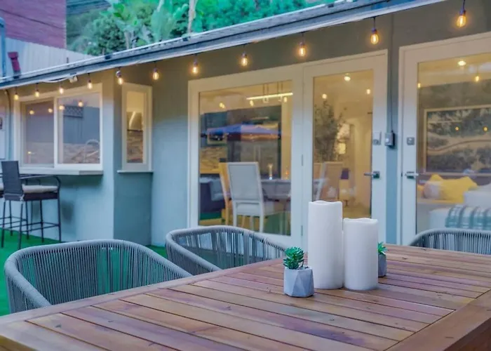 Hollywood Hills Retreat: Private Gym & Steam Room